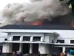 Gedung Balai Kota Bandung Terbakar, Asap Tebal Terlihat di Ruang Tengah