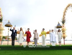 Para Pendamping Pemimpin G20 Diajak Ibu Iriana Melihat Kearifan Lokal Indonesia