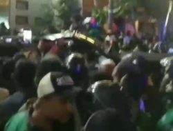 Kapolres Jakbar Turun Langsung Tertibkan Ratusan Ojol yang Geruduk Hotel di Taman Sari