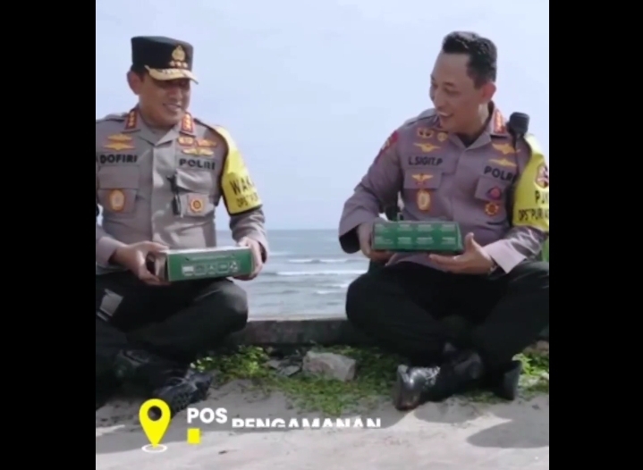 Momen Kapolri Makan Nasi Kotak Bersama Anggota Dinilai Miliki Pribadi yang Humble 1 Screenshot 20221113 201955 Chrome