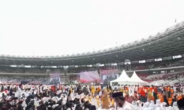 Relawan Jokowi Penuhi GBK, Spanduk Jokowi 3 Priode Terbentang 1 Screenshot 20221126 084806 WhatsAppBusiness
