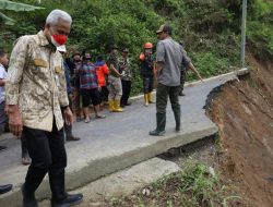 Akibat Longsor Kedalaman 25 Meter, Jalan Alternatif Banyumas-Brebes Putus