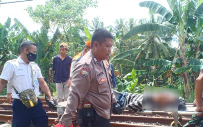 Polsek Jawilan Evakuasi Korban Tertabrak Kereta Api 1 IMG 20221204 WA0002