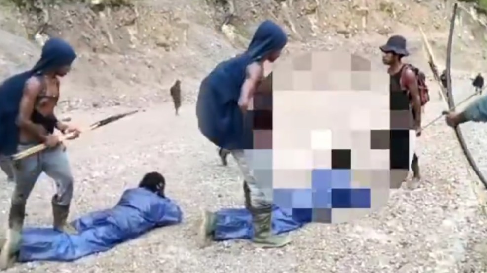 Biadab! Beredar Video Diduga Tentara OPM Bantai Warga Sipil 1 IMG 20221213 132727
