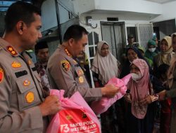 73 Tahun Bakti Polda Metro Jaya, Polres Metro Jakarta Barat Salurkan Sembako, Alat Tulis Hingga Meja Belajar