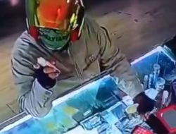 Pria di Kebayoran Lama Gasak HP Penjaga Toko Vape, Pura-pura Beli Liquid