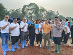 Upaya Tangani Polusi Udara, Pj Gubernur DKI dan Forkopimko Jakarta Barat Tanam 872 Pohon di Daan Mogot