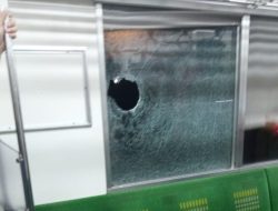Insiden Lemparan Batu ke Commuter Line di Kawasan Grogol Jakbar, Satu Penumpang Alami Luka Baret
