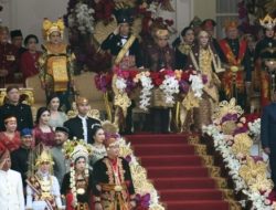 Pimpin Upacara Peringatan HUT RI ke-78, Jokowi Kenakan Baju Adat Ageman Songkok Singkepan Ageng dari Surakarta