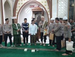 Penyaluran Sembako dalam Program Subuh Keliling, Kapolsek Kembangan Kompol Billy: ini Program Positif