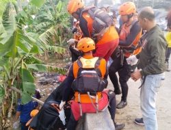 Tim Sar Akhirnya Temukan Jasad Haerudin Warga Palmerah yang Lompat dari Fly Over ke BKB