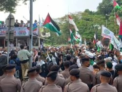 Massa Aksi Solidaritas Untuk Palestina Gerudug Kedubes AS di Jakpus