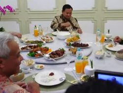 Jokowi dan Tiga Capres Duduk Satu Meja Untuk Makan Siang