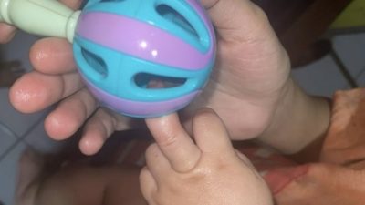 Aksi Heroik Damkar, Bantu Bayi Evakuasi Jari Bayi yang tersebut digunakan Terjepit Mainan di area dalam Jagakarsa