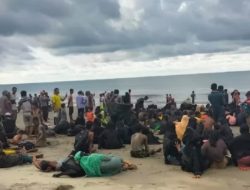 Ratusan Pengungsi Rohingya Kembali Daratkan Kapalnya, Sampai Saat Dini Hari