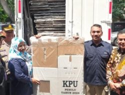 KPU Jakarta Barat Distribusikan Logistik Pemilu ke Kecamatan se-Jakbar 