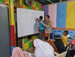 Menarik, Kapolsek Kembangan Kompol Billy Jadi Pengajar Matematika di Sekolah Nonformal ini