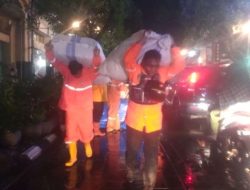 Banjir Bandang, Tim BPBD Jawa Barat Evakuasi 150 Orang di Braga Bandung 