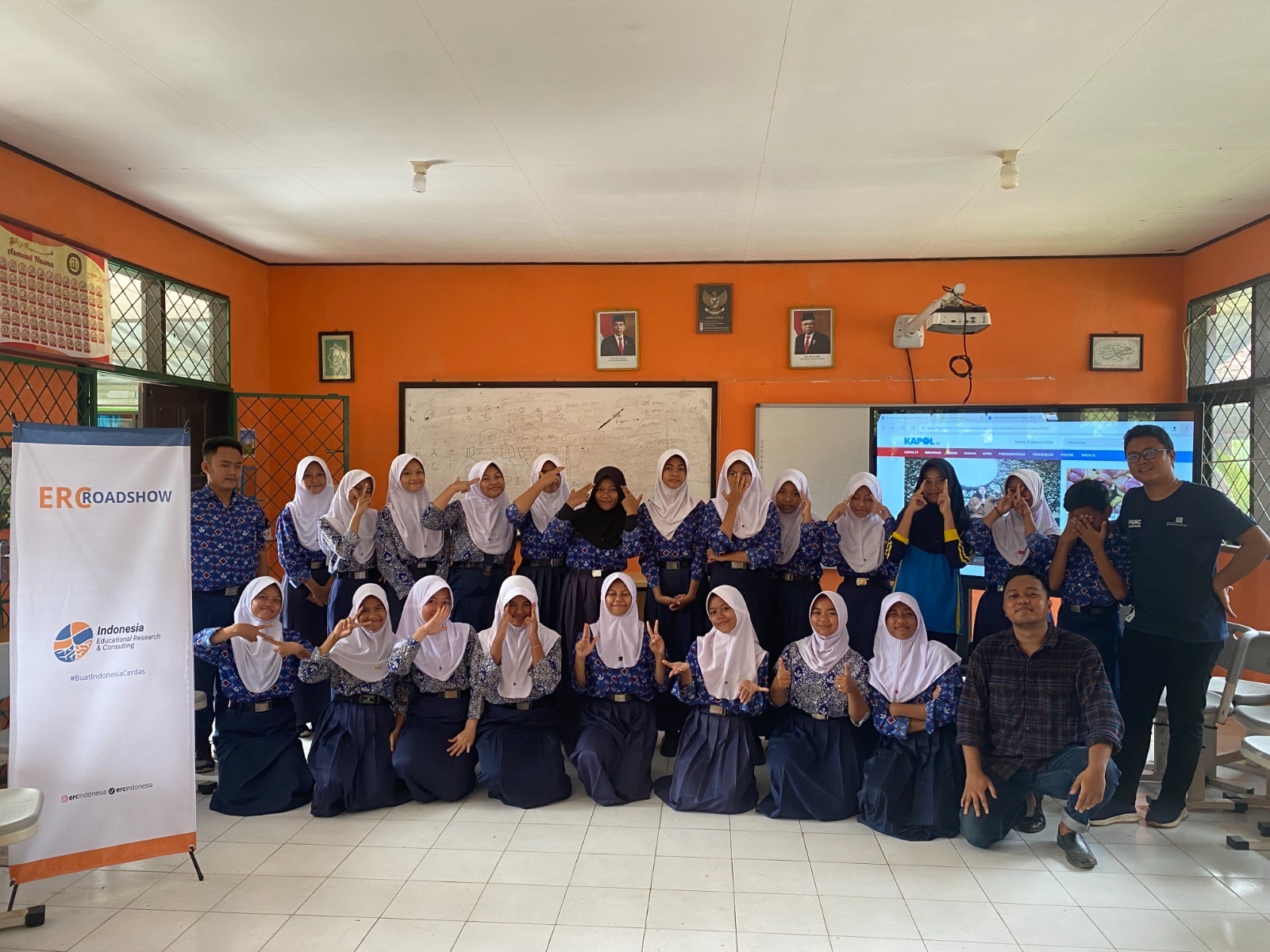 Untuk Mengurangi Penggunaan Gadget, ERC Ajak Siswa SMP 2 Parigi Bermain Werewolf 1 cb9564a1 7b4b 4936 ba66 d9cae778b6c1