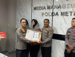 Humas Polsek Tambora Dapat Penghargaan Usai Gagalkan Aksi Curanmor