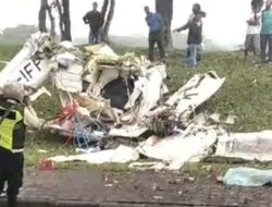 Sebuah Pesawat Jatuh di BSD, Kabarnya Ada Satu Orang Meninggal