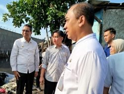 Didampingi PJ Gubernur dan Wali Kota Jakbar, Gibran Tinjau Pengerukan Kali Semongol