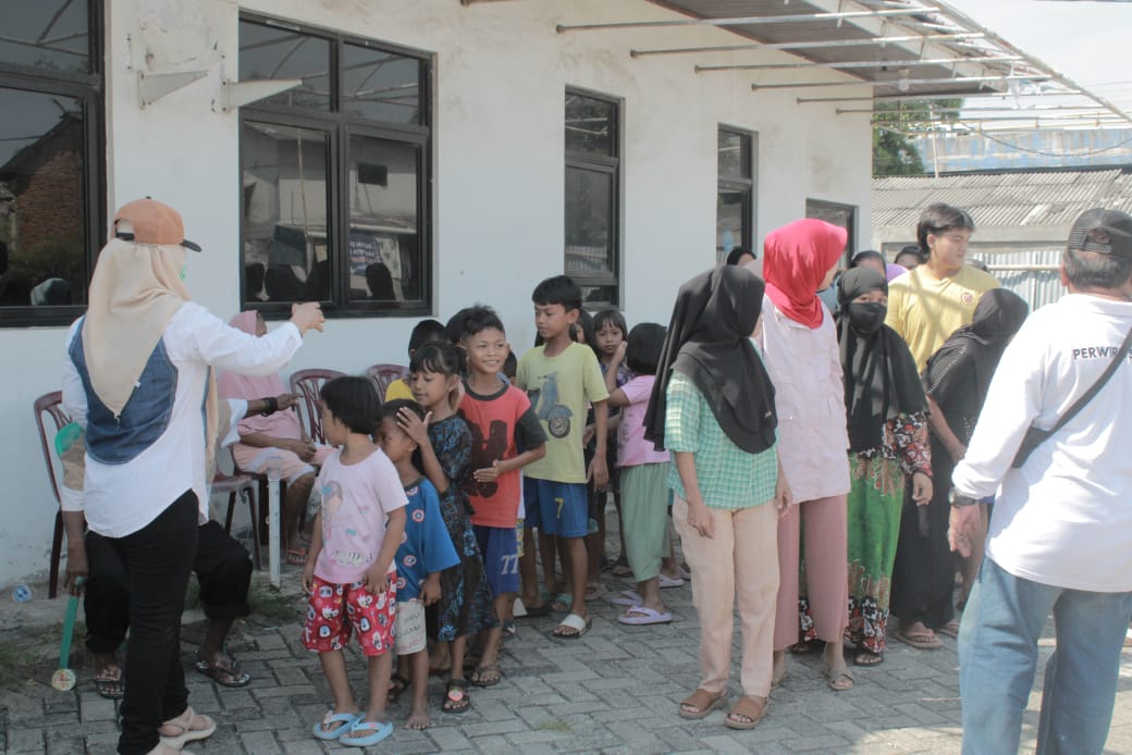 Komunitas Muda Mudi Anak Bangsa Salurkan Bansos ke 109 Warga Kampung Nelayan Jakut 3 IMG 20240626 WA0008