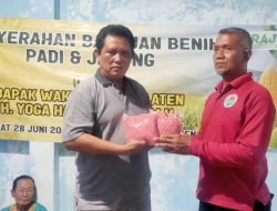 Peduli Petani, Wabup Klaten Yoga Hardaya Kembali Bagi Benih Gratis