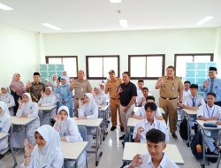 Wali Kota Jakbar Resmikan Gedung SMA Al-Azhar di Kembangan, Tomud: Menarik Kelasnya Pakai Papan Tulis Digital