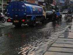 Imbas Hujan Semalam, Jalan Raya Jelambar Digenangi Banjir