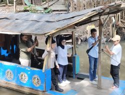 Blusukan ke Pinggiran Kota Jakarta, Astrid Kaget Masih Ada Perahu Eretan di Wilayah Dapilnya