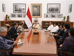 Disaat Negara Efisien Anggaran “Sembilan Naga” Sowan Presiden Prabowo, Ada Apa?