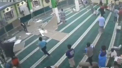 Plafon Masjid Al Madinah Ambruk Timpa Jemaah yang Sedang Itikaf, Empat Orang Luka Luka