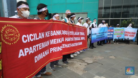 sejumlah anggota dari perkumpulan komunitas peduli konsumen meikarta yang terdiri dari pembeli apartemen meikarta melakukan pe 28 169