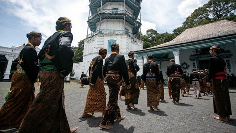 upacara adat tingalan jumenengan keraton kasunanan solo 1 169