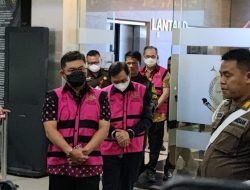 Kejagung Serahkan Sembilan Tersangka Beserta Barang Bukti ke JPU Kejari Jakpus