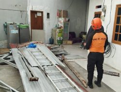 Puluhan Rumah di Kalideres Rusak Akibat Angin Kencang, Kerugian Capai Rp 100 Juta