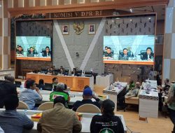 Ketua Komisi V DPR RI Pimpin RDP terkait Potongan Biaya Aplikasi, Pengemudi Ojol : “Kami seperti sapi perah”