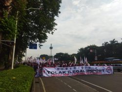 1.500 Orang Duduki Istana Kepresidenan, Tuntut Impor Ilegal