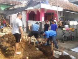 PUK SPTI – KSPSI Trans DKI Jakarta Sumbang Material Serta Tenaga Sukarelawan Bangun Musholla