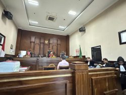 Majelis Hakim PN Jakut Bacakan Putusan, Tony Surjana Tidak Bersalah