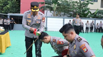 Sambut Hari Bhayangkara ke-79, 56 Personil Polres Metro Jakarta Barat Naik Pangkat