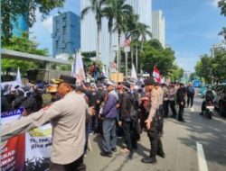 900 Pensiunan BUMN Gelar Aksi Damai di Patung Kuda