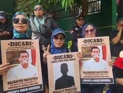 Aliansi Emak Emak Lintas Provinsi Demo di Depan Kejari Jaksel, Tuntut Silfester Matutina Segera Dipenjarakan