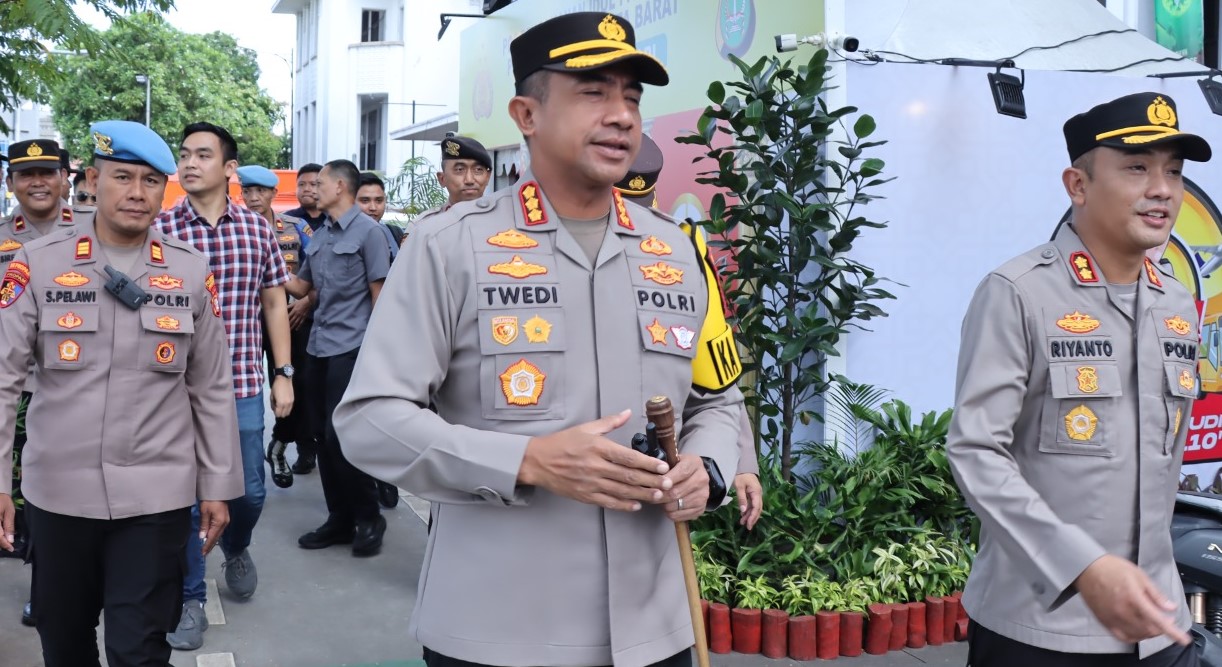Kapolres Jakarta Barat Kombes Pol Twedi Aditya Bennyahdi saat meninjau Kota Tua. Ist