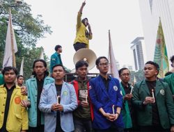 BEM SI Gelar Aksi ‘Selamatkan Indonesia’ di Depan Gedung DPR, Berikut Tuntutannya