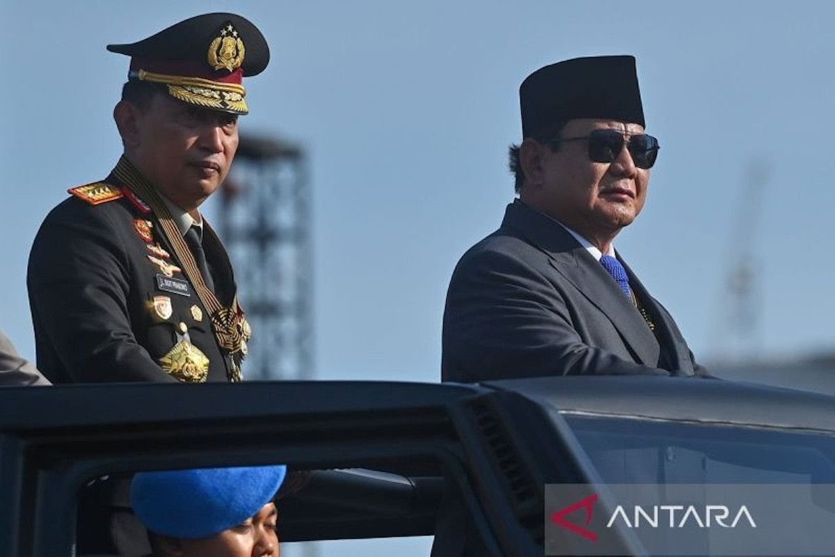 presiden prabowo subianto kanan didampingi kapolri jenderal mr9i
