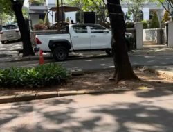 Pemprov DKI ‘Angin-anginan’ Jalankan Aturan, Cafe di Meruya Utara Masih Jadikan Bahu Jalan Sebagai Lahan Parkir