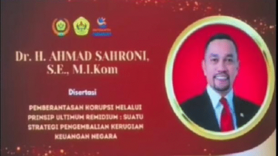 Ahmad Sahroni diwisuda 608x381 1