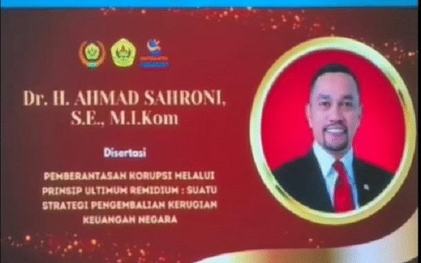 Ahmad Sahroni diwisuda 608x381 1